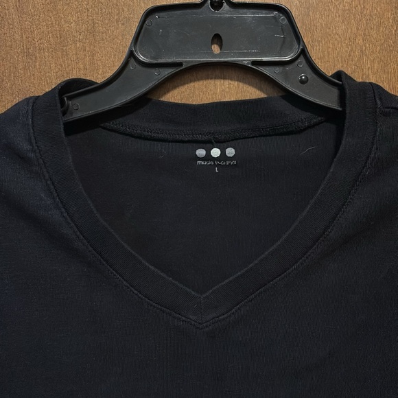 Three Dots V-Neck Tee, sz. large - Picture 2 of 4